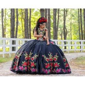 Off Shoulder Black Quinceanera Dress Lace Appliques Sweetheart Neck 15 Dresses