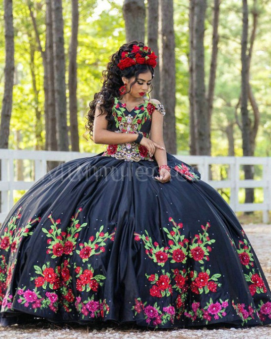 Off Shoulder Black Quinceanera Dress Lace Appliques Sweetheart Neck 15 Dresses