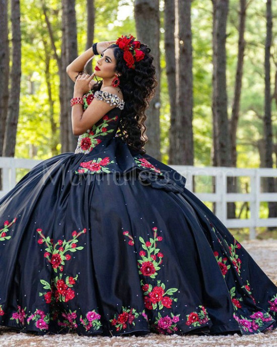 Off Shoulder Black Quinceanera Dress Lace Appliques Sweetheart Neck 15 Dresses