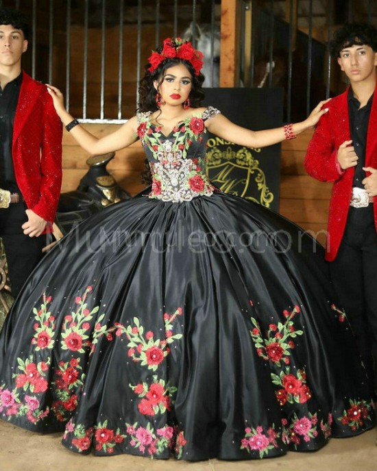 Off Shoulder Black Quinceanera Dress Lace Appliques Sweetheart Neck 15 Dresses