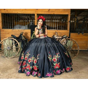 Off Shoulder Black Quinceanera Dress Lace Appliques Sweetheart Neck 15 Dresses