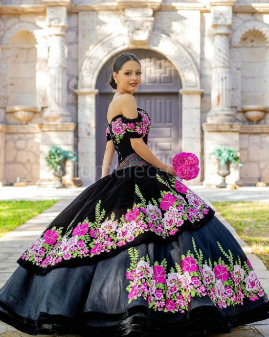 Off Shoulder Black Quinceanera Dresses Lace Appliques Sweetheart Neck 15 Dress