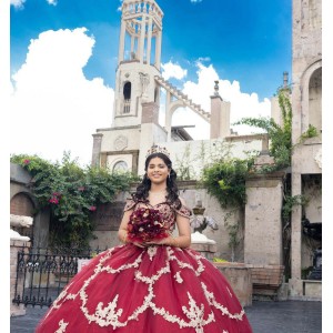 Off Shoulder Burgundy Quinceanera Dress Lace Appliques Sweetheart Neck 15 Dresses