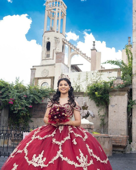 Off Shoulder Burgundy Quinceanera Dress Lace Appliques Sweetheart Neck 15 Dresses