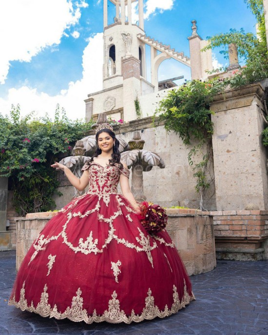 Off Shoulder Burgundy Quinceanera Dress Lace Appliques Sweetheart Neck 15 Dresses