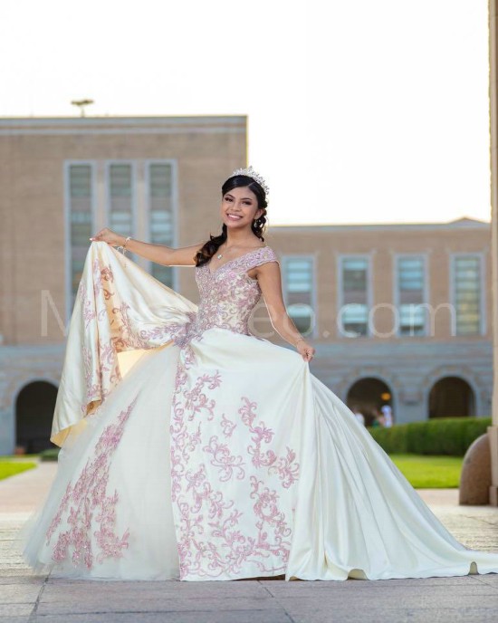 Off Shoulder Ivory Quinceanera Dress Lace Appliques V Neck 15 Dresses