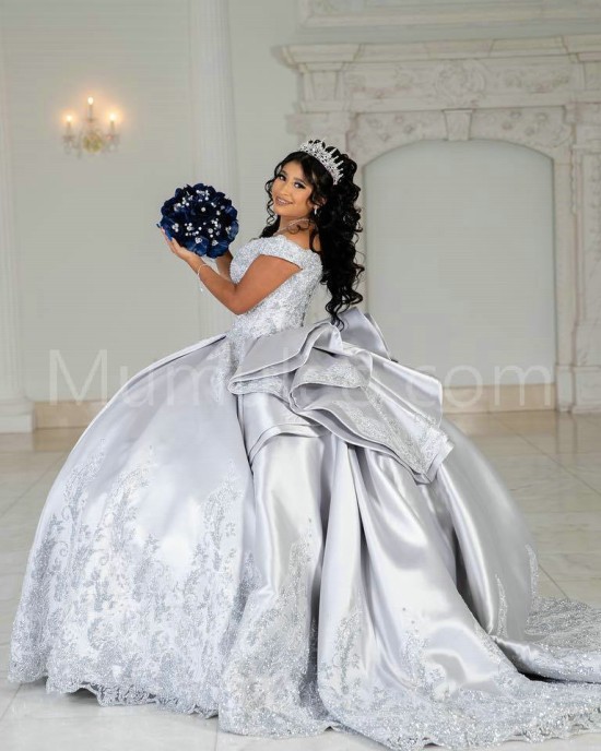 Off Shoulder Silver Quinceanera Dress Lace Appliques V Neck 15 Dresses