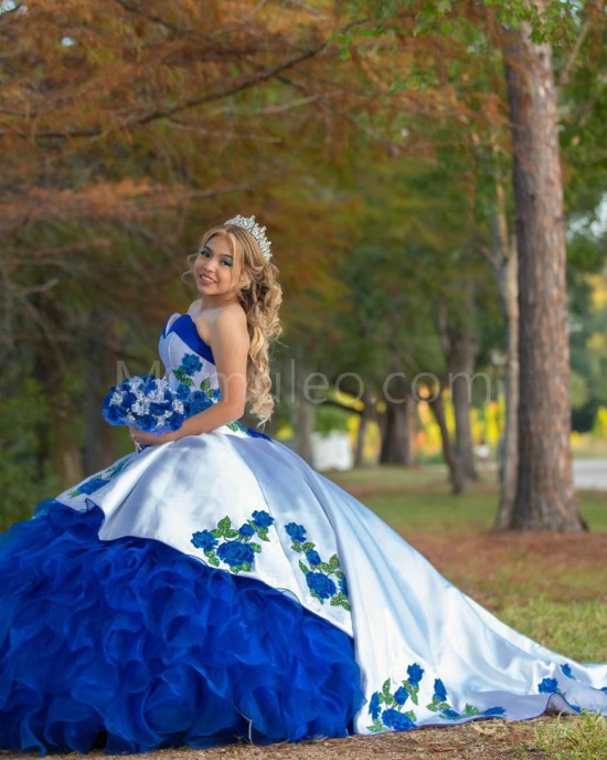 Ruffled Blue On White Quinceanera Dress Lace Appliques Sweetheart Neck 15 Dresses