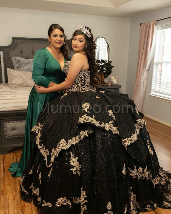 Sleeveless Black Quinceanera Dress Lace Appliques Sweetheart Neck 15 Dresses