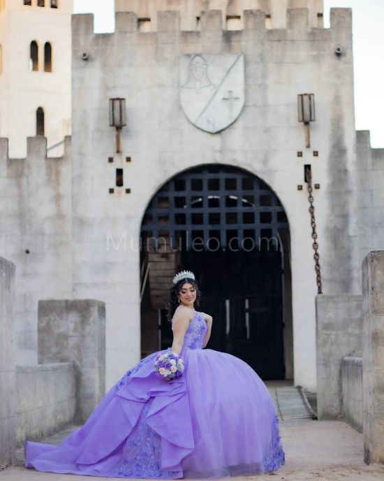 Sleeveless Lilac Quinceanera Dress Lace Appliques V Neck 15 Dresses